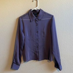 💛Express world brand, sheer long sleeve button-down collared blouse.9/10